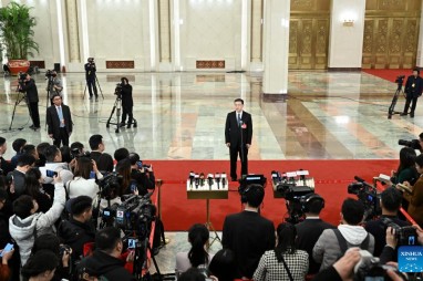 Ministers interviewed after opening meeting of second session of 14th NPC