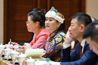 Female lawmakers, CPPCC members shine at China's ongoing 'two sessions'