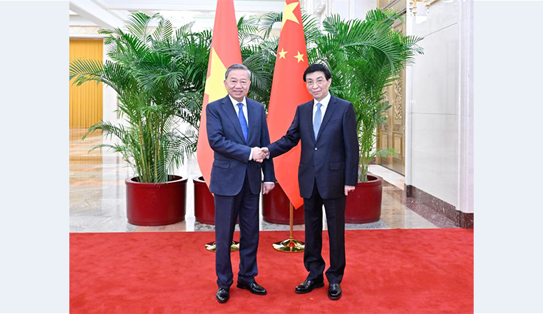 Wang Huning meets Vietnam's top leader To Lam