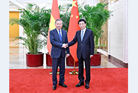 Wang Huning meets Vietnam's top leader To Lam