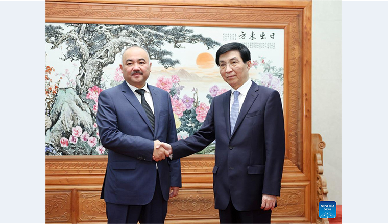 Wang Huning meets Kyrgyz parliament speaker