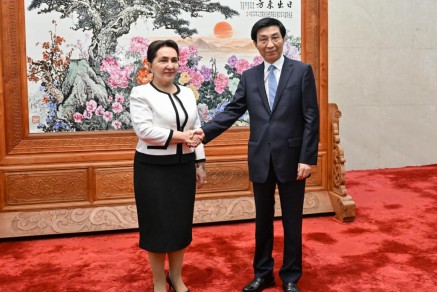 Wang Huning meets chairperson of Uzbekistan's senate