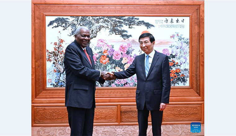 Wang Huning meets president of Cuba's National Assembly of People's Power