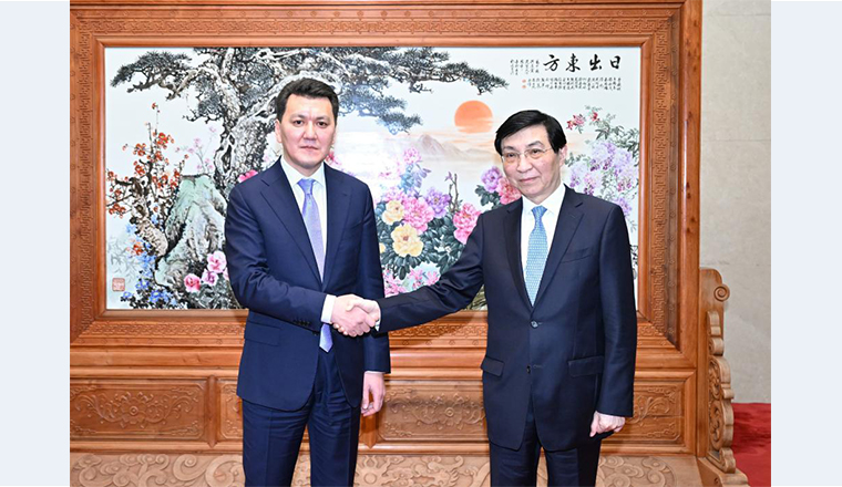 Wang Huning meets with Kazakhstan's state counsellor