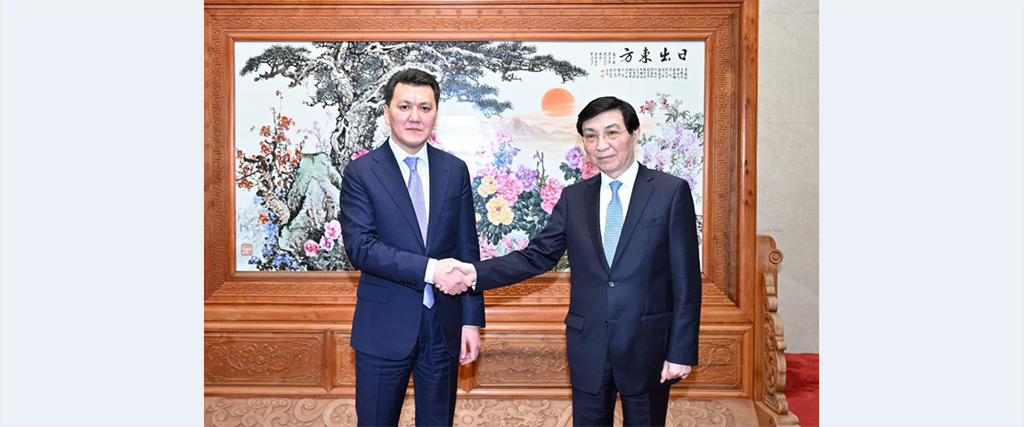 Wang Huning meets with Kazakhstan's state counsellor