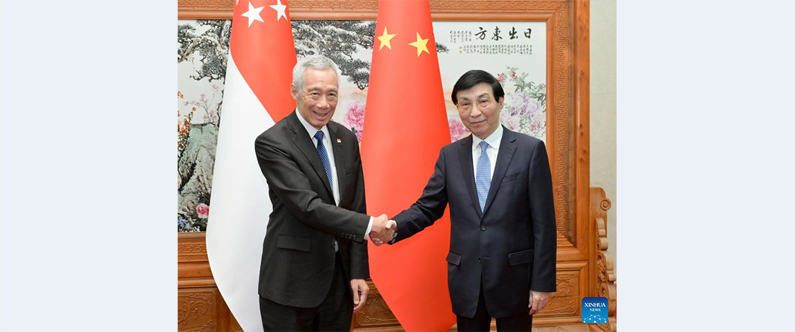 Wang Huning meets with senior minister of Singapore