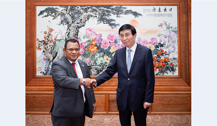 Wang Huning meets Nauru's parliament speaker