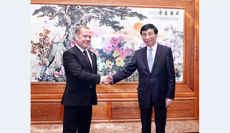 Wang Huning meets with United Russia party chairman