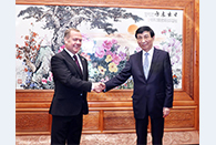 Wang Huning meets with United Russia party chairman