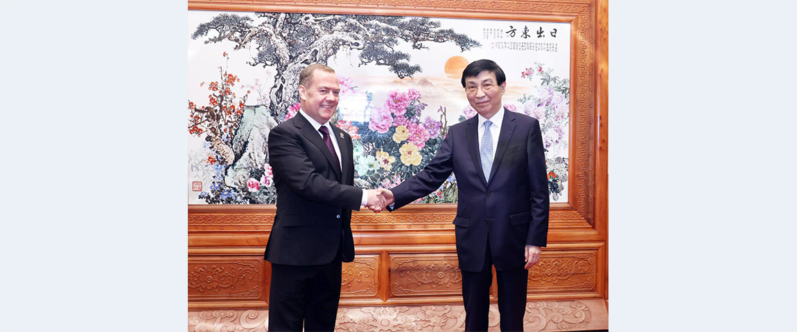 Wang Huning meets with United Russia party chairman