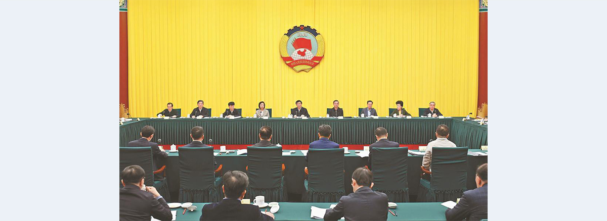 CPPCC members discuss development of innovative drugs and high-end medical devices