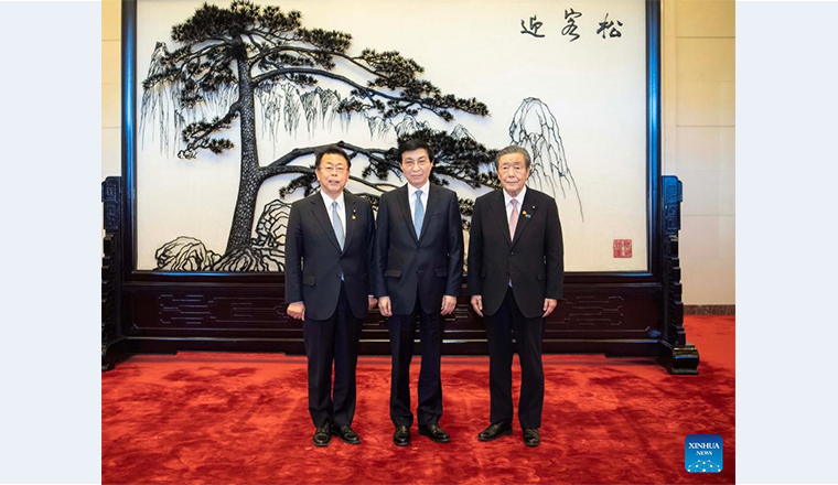 Wang Huning meets Japan's ruling coalition delegation