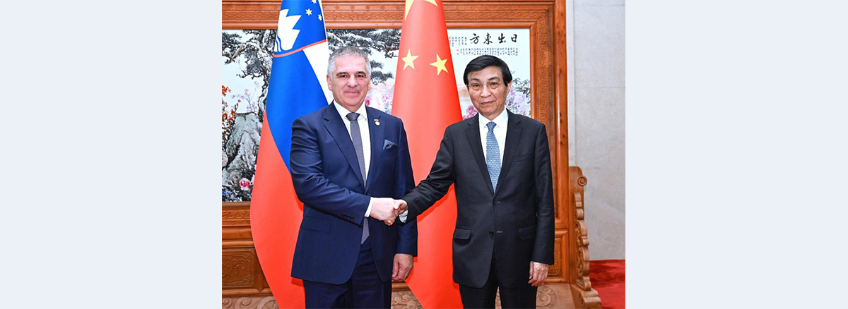 Zhao Leji, Wang Huning meet with Slovenia's National Council president