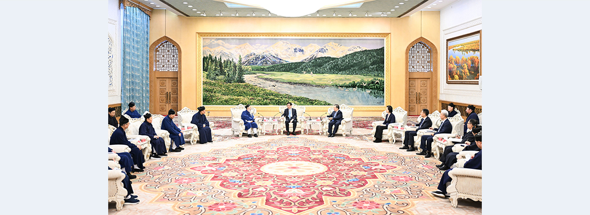 Wang Huning meets with Chinese Taoist delegates