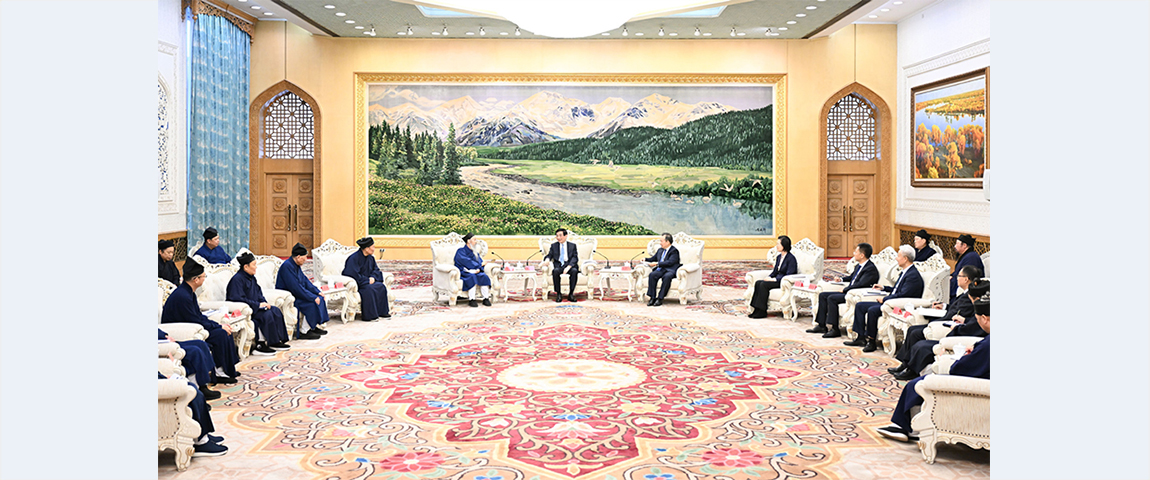 Wang Huning meets with Chinese Taoist delegates