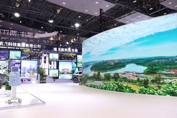 Liangjiang pavilion debuts at global trade fair