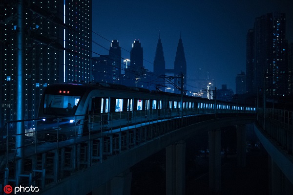 Stunning subway station lights up Chongqing