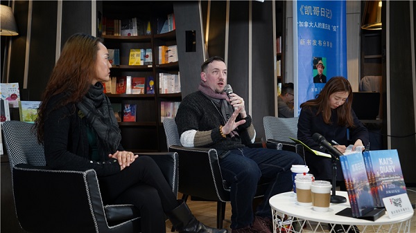 Canadian man publishes book on COVID-19 experience in Chongqing