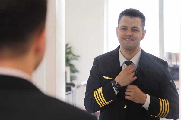 Airline pilot from US pursues his dreams in China
