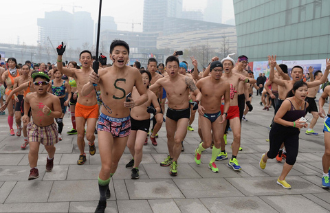 Runners welcome winter solstice in underwear