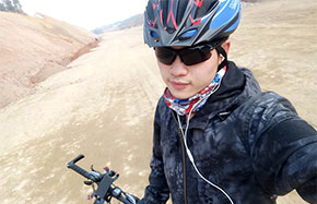 Chongqing man bikes from Shanghai to home