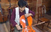 Plucky craftsman produces the perfect violin