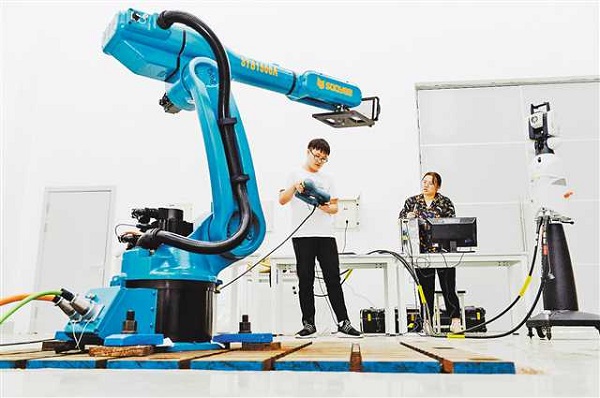 Chongqing boasts examination center for industrial robots