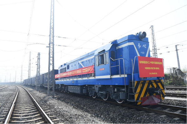 New rail-sea freight train departs from Guoyuan port