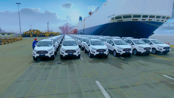 Liangjiang boosts automobile export transportation