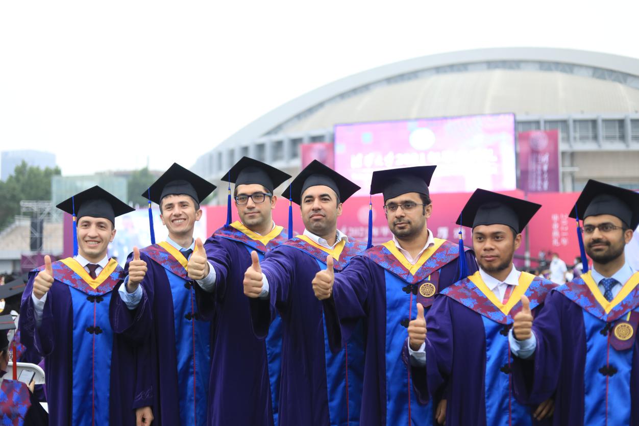 Tsinghua holds Commencement Ceremony for Graduates