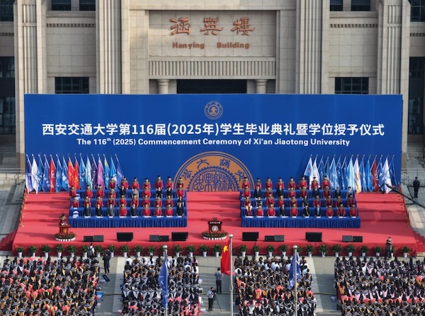 XJTU holds postgraduate commencement ceremony