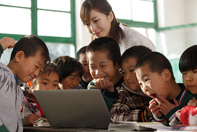 Booming online education brings chances, challenges in China