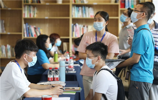 China opens financial aid hotline for college students