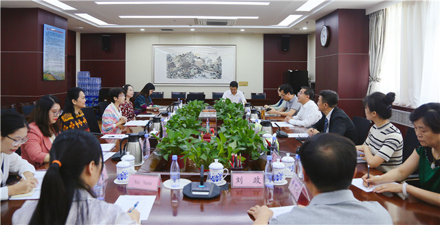 Chen Weizhong meets with Consul-General of the Royal Thai Consulate-General in Xi'an.jpg