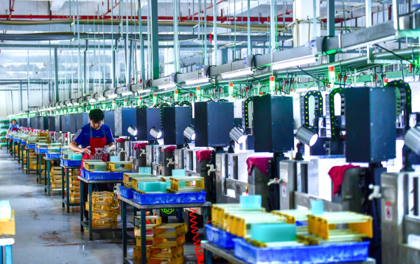 Intelligent production upgrades industries in Guizhou