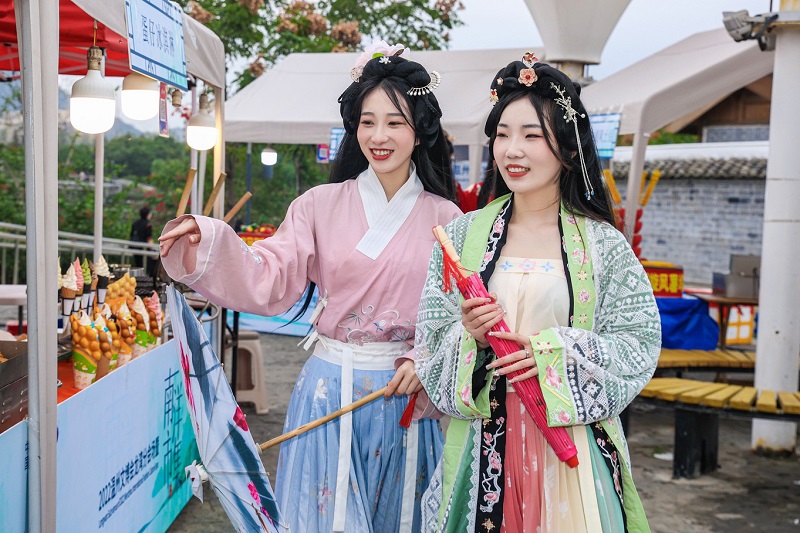 Cultural fair offers a look into life in Longwan