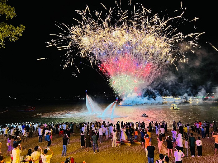 Wenzhou residents enjoy summer nightlife in myriad of ways