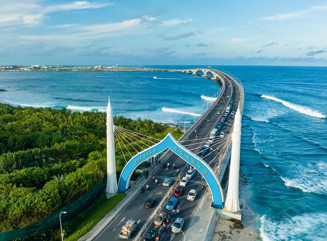 2023.6.9 马尔代夫中马友谊大桥景象，拱门为具有当地特色的拱形。.jpg