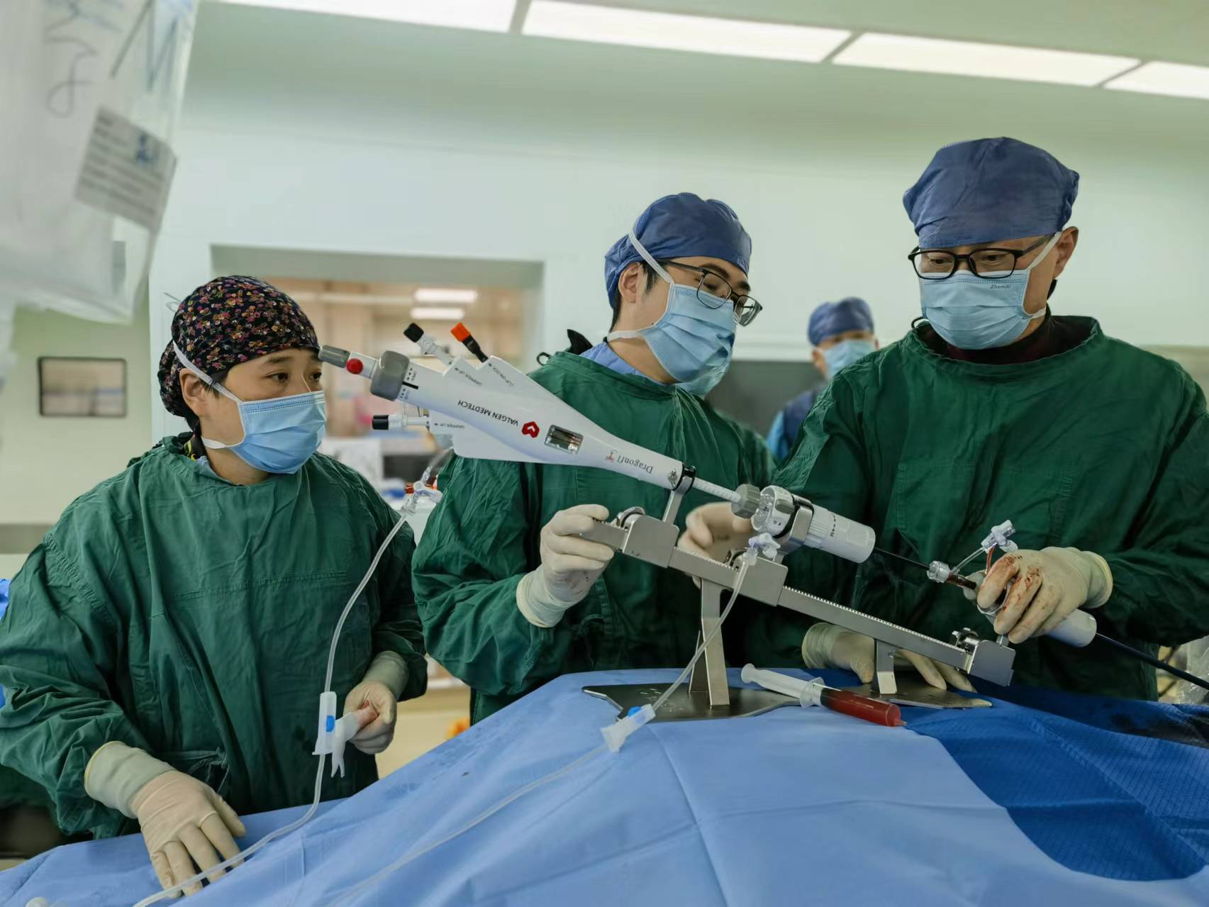 Hospital in Longwan performs successful heart surgery for elderly patient