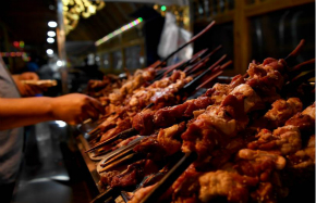 Night markets brighten up southern Xinjiang