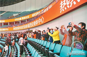 Xi'an residents visit main venue for 14th National Games