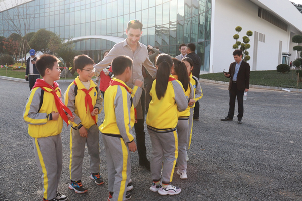Chinese equestrian star Alex Hua Tian visits Tonglu