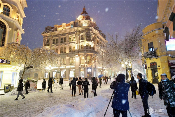  Snowfall turns Harbin into winter wonderland