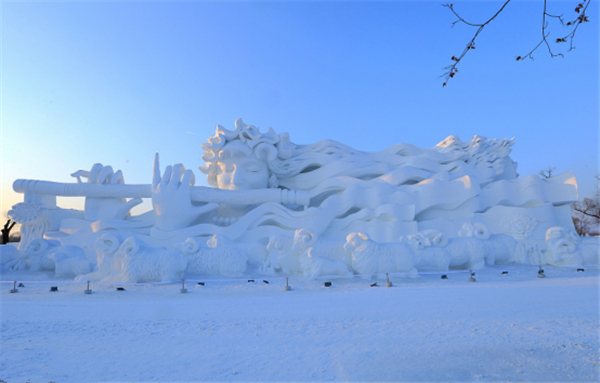 'Ice City' wows winter tourists again