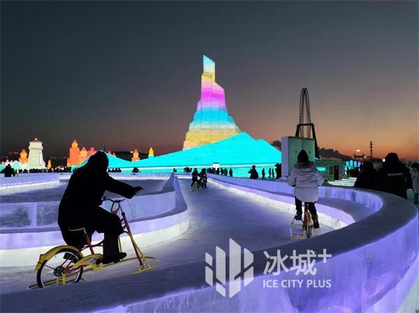  Harbin Ice and Snow World starts operating