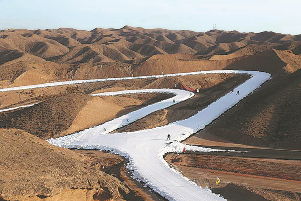 Keeping Paralympic training trails tight all-night job for snow men