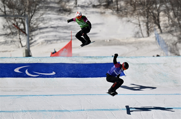 China sweeps Para snowboard men's cross SB-UL medals at Beijing 2022
