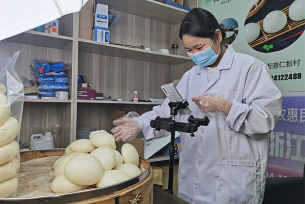 Village achieves prosperity by making steamed buns