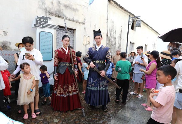 Folk custom breathes new life to ancient village 