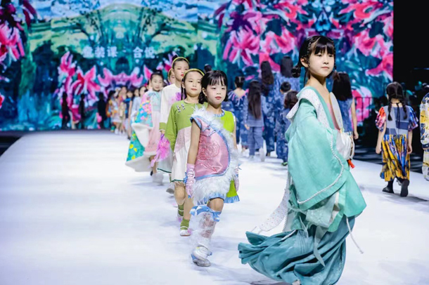 Linping district holds international kids' fashion week